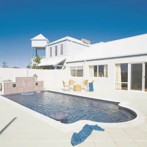 Piscina Clásica de Fibra de Vidrio Modelo Grecian 8,2x4,2x1-1,7mts-3