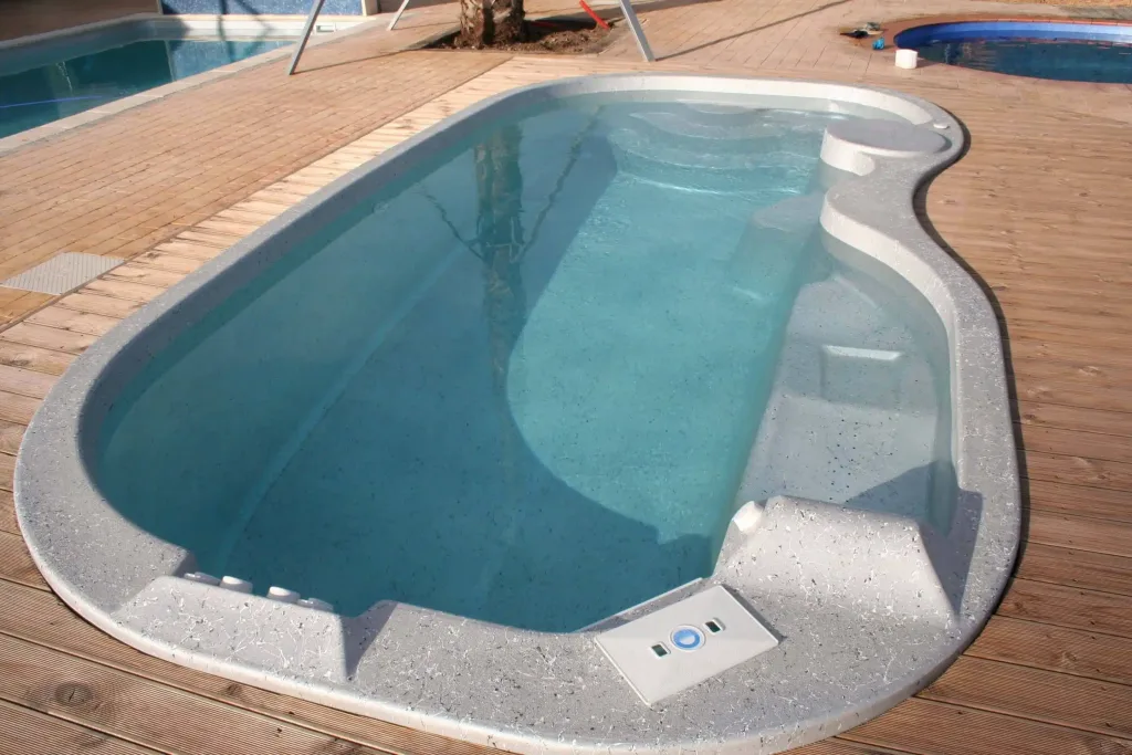 piscina moderna fibra modelo San Remo