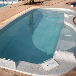 piscina moderna fibra modelo San Remo